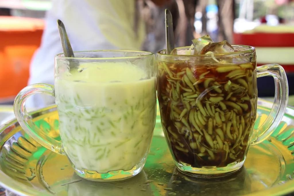 ပူအိုက်တဲ့အချိန်တွေမှာ အေးအေးလေးနဲ့ သောက်လို့အလွန်ကောင်းတဲ့ ထန်းလျက်မုန့်လက်ဆောင်း
