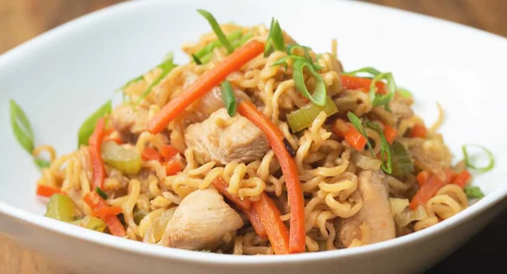 Ready Made ခေါက်ဆွဲခြောက်နဲ့ အရသာရှိတဲ့ခေါက်ဆွဲကြော်ဖြစ်အောင် အလွယ်ကြော်နည်း