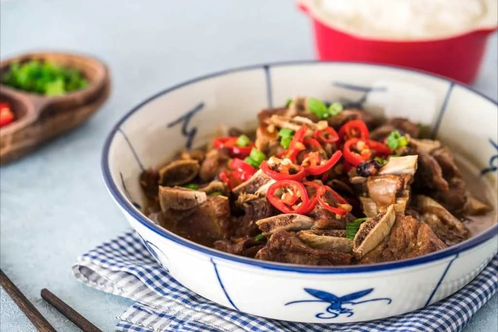ချဉ်ချဉ်စပ်စပ်နဲ့ ခံတွင်းတွေ့စေမယ့် ဝက်နံရိုးပေါင်း