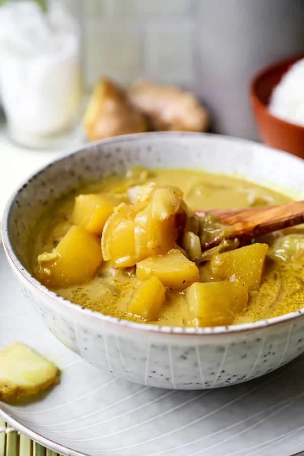 သတ်သပ်လွတ်သမားများအတွက် ထိုင်းစတိုင်လ် အာလူးဟင်း
