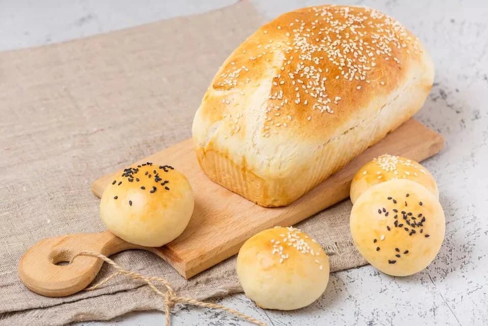 ပေါင်မုန့်သား နူးနူးညံ့ညံ့လေးနဲ့ စားလို့ကောင်းတဲ့ နို့ထောပတ်ပေါင်မုန့်
