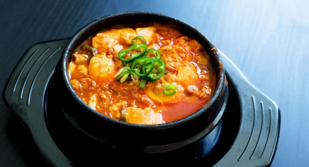 ကိုရီးယားအစားအစာကြိုက်သူများအတွက် Spicy Tofu Stew ချက်နည်း