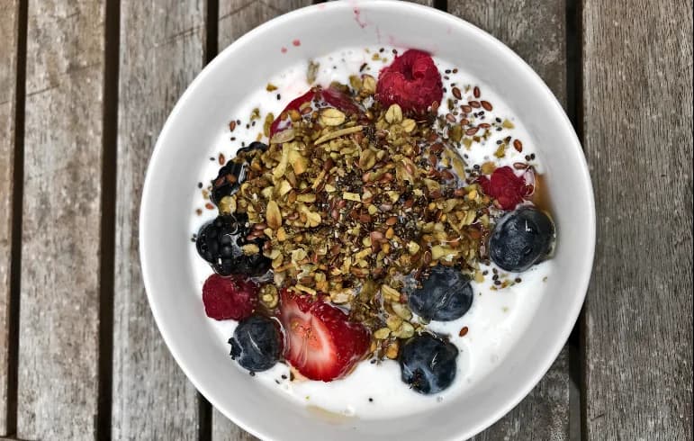 ချိုချဥ်အရသာနဲ့ပြည့်စုံတဲ့ Berries Kefir