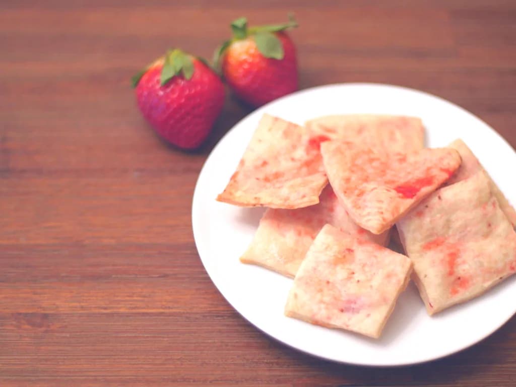 ကြွပ်ကြွပ်ရွရွလေးနဲ့ အရသာရှိတဲ့ Strawberry Crackers