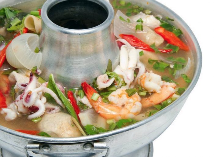 ပင္လယ္စာ ခ်ဥ္စပ္ဟင္းရည္ (Hot & Spicy Sea Food Soup)