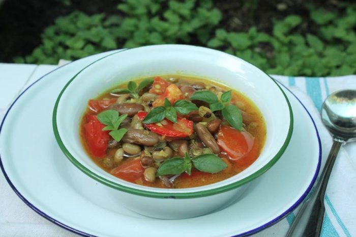 ဂ်ေလဘီ ပဲစံု ဟင္းရည္ (Jalaybe Mix Bean Soup)