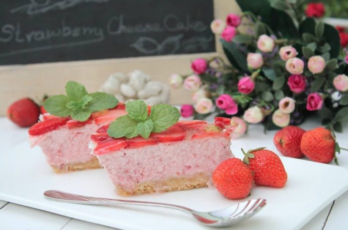 စေတာ္ဘယ္ရီ ခ်ိစ္ကိတ္ေလး (Strawberry Cheesecake)