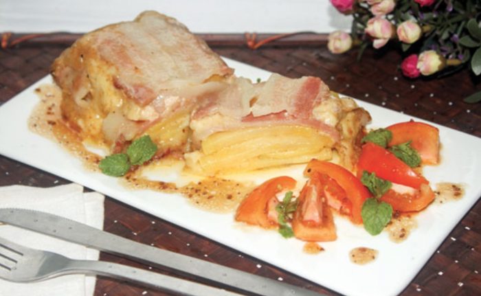 ဝက္အသားျပားပတ္ အာလူးခ်ိစ္ဖုတ္ (Bacon Wrapped Potato with Cheese Bakes)