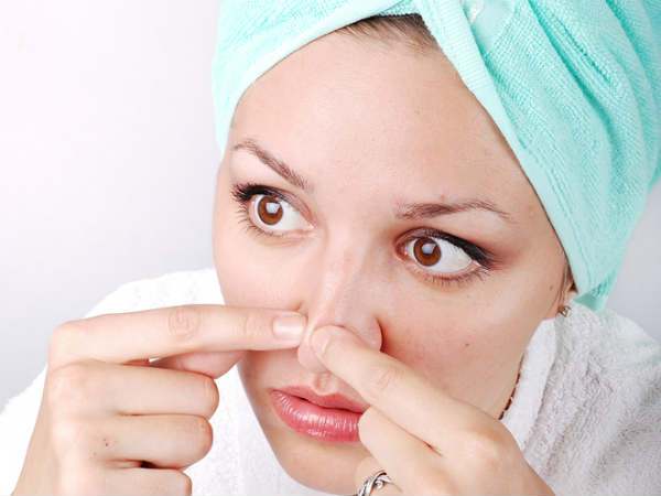 naturally-Remove-blackheads-from-nose