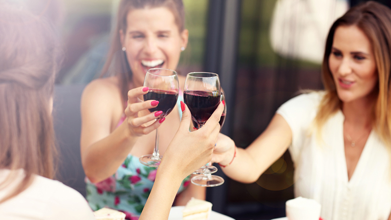 women-drink-red-wine