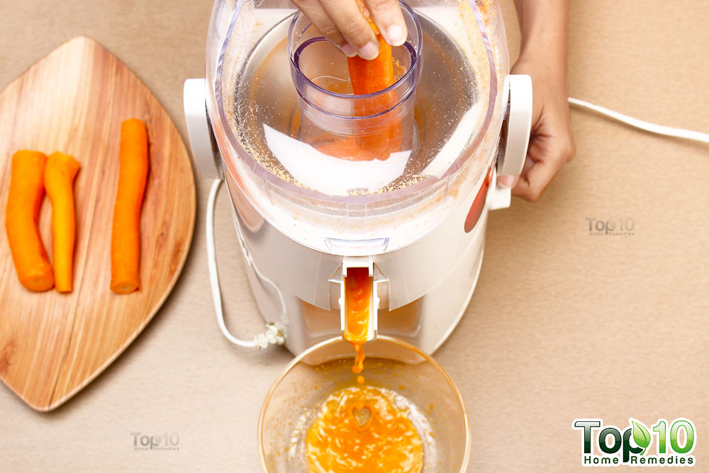 3-put-the-carrots-in-juicer