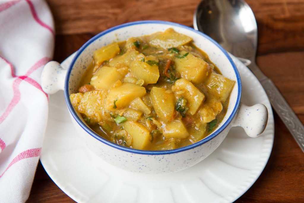 Lauki_Aloo_Sabzi_Bottlegourd_Potato_Curry_Vegetable_Recipe-1