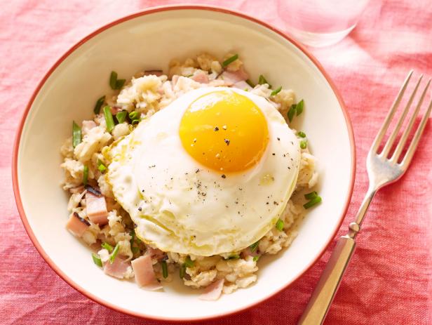 FNK_Healthy-Ham-Egg-and-Cheese-Oatmeal_s4x3.jpg.rend.hgtvcom.616.462