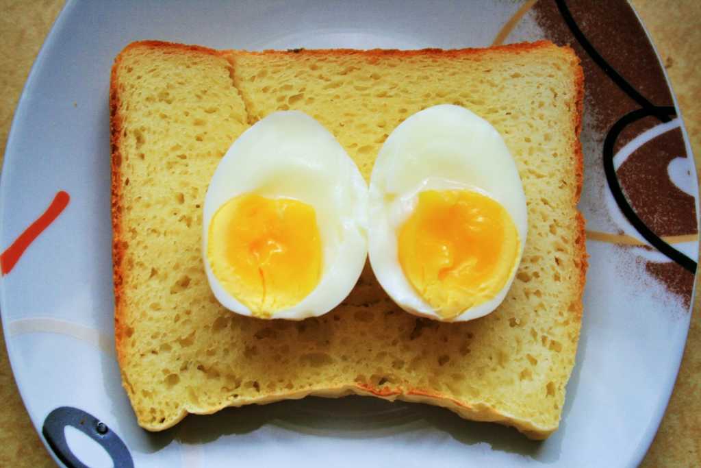 boiled-egg-on-bread