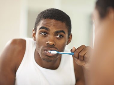 09-white-teeth-brushing-teeth-sl