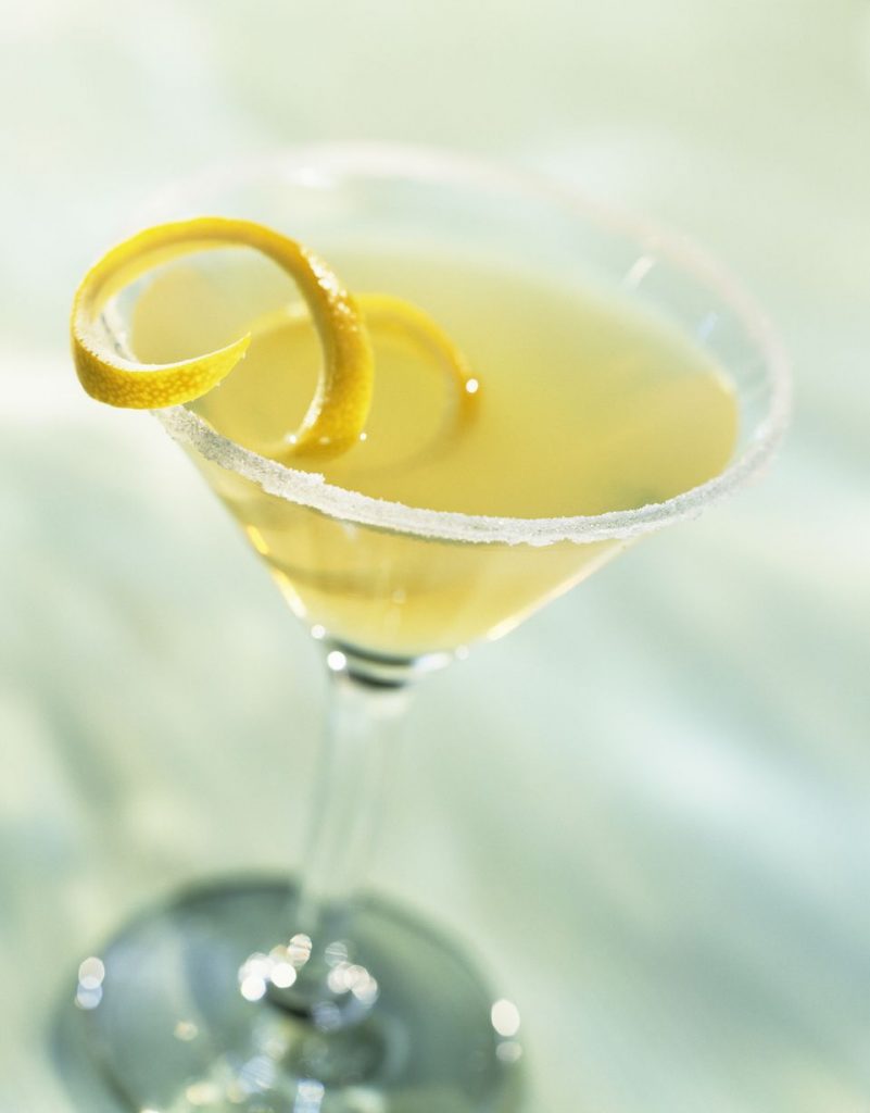 အိမ္မွာ အလြယ္တကူ လုပ္ေသာက္ႏိုင္တဲ့ သံပုရာ Martini cocktail